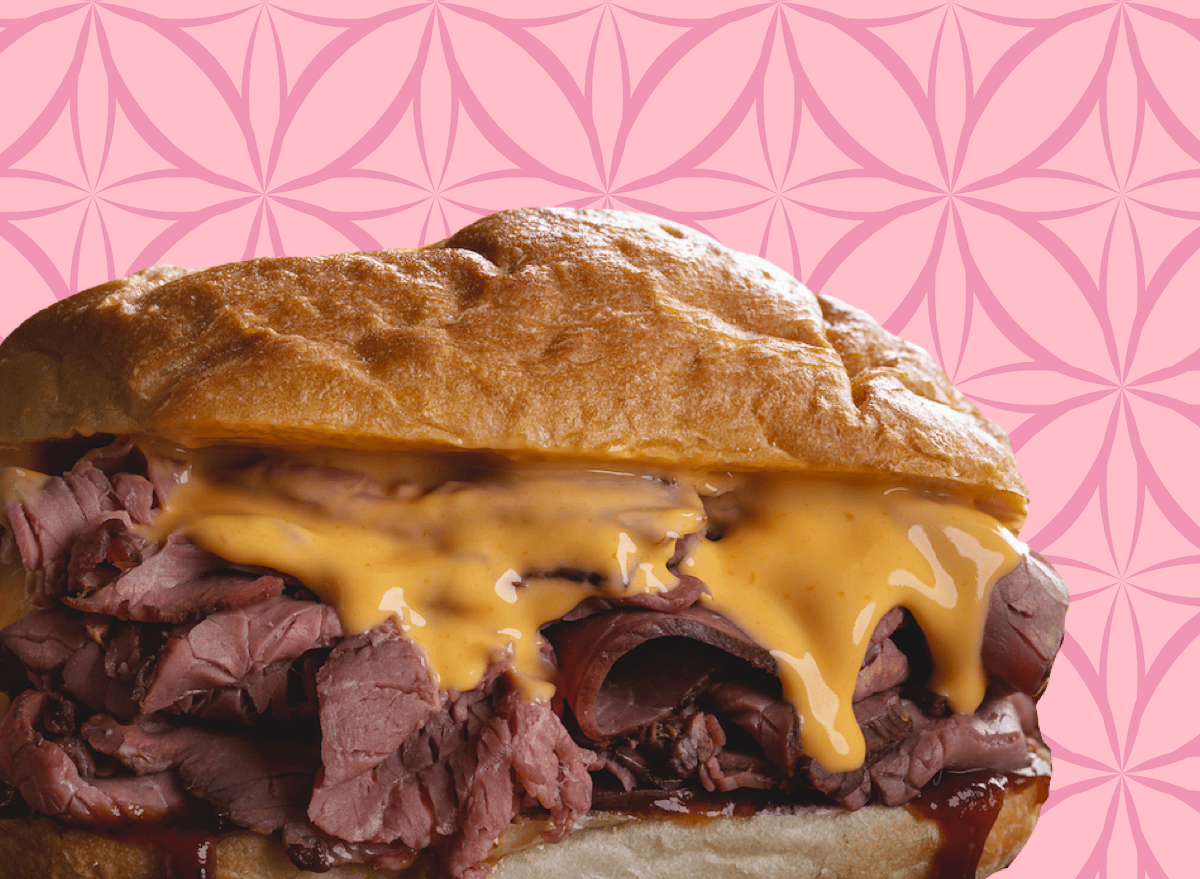 Como fazer um sanduíche de brisket caseiro e suculento