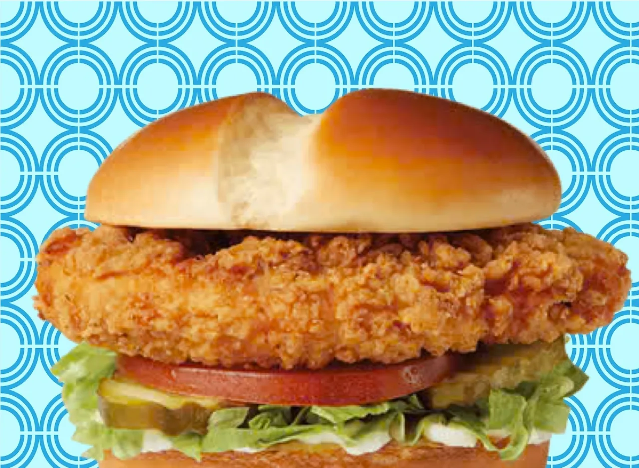 Como fazer um sanduíche de frango crocante e suculento em casa