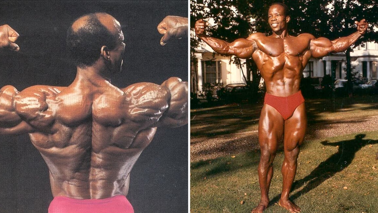 Fisiculturista idoso posando com halteres em uma academia iluminada, exibindo definição muscular e vitalidade