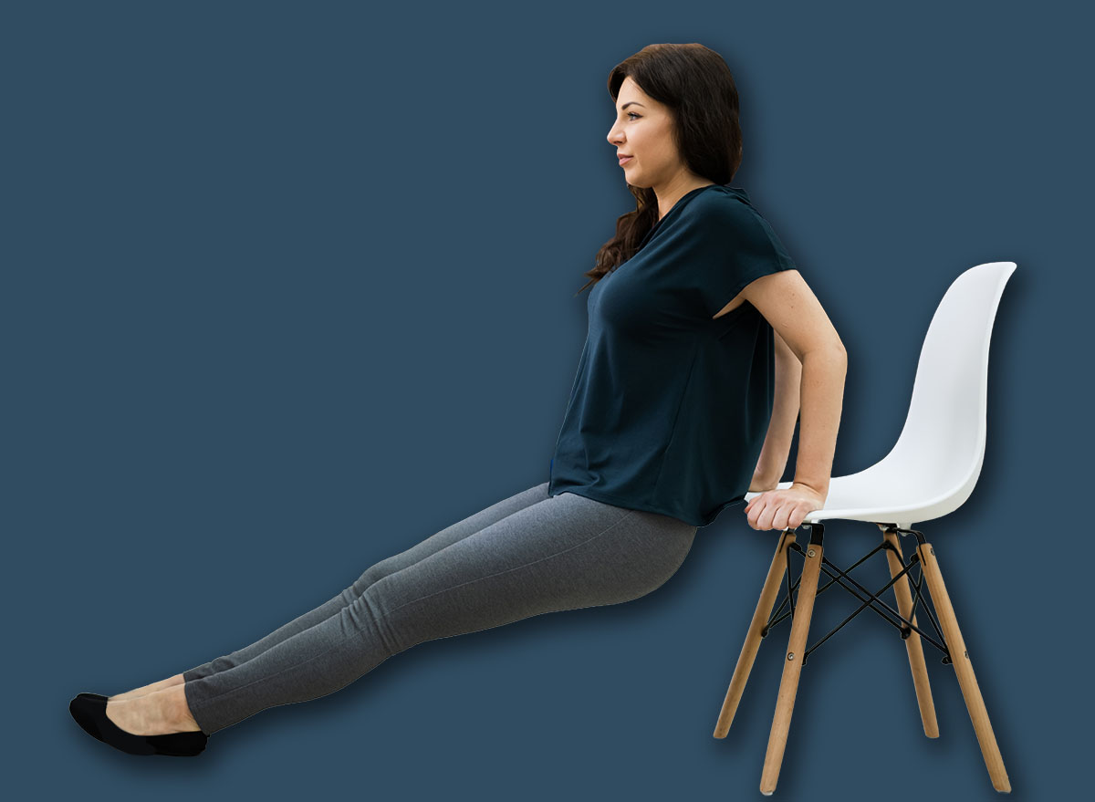 Treinamento de braços em casa: 5 exercícios eficazes com cadeira