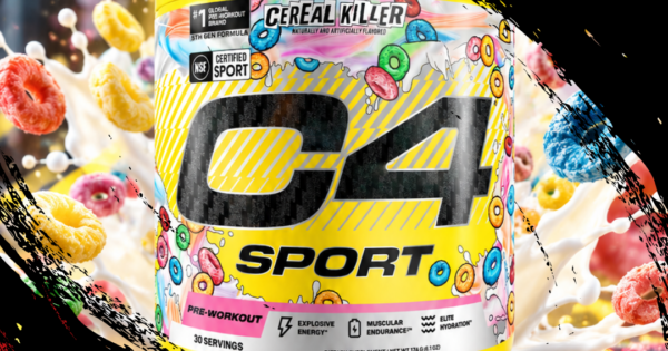 Scoop de C4 Sport Cereal Killer ao lado de shaker, banana, maçã e halteres sobre toalha cinza