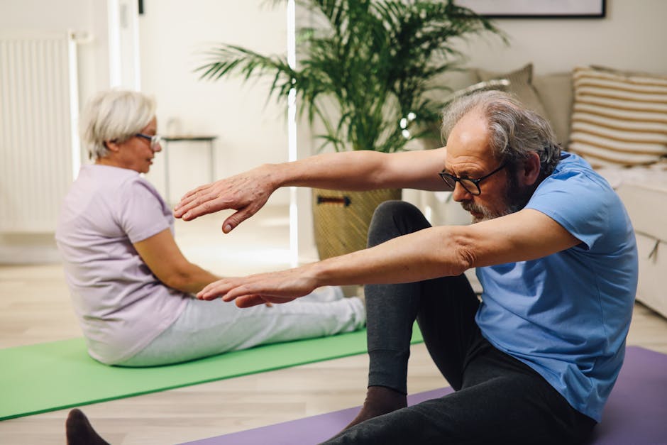 Pessoa de meia-idade praticando equilíbrio em um pé só sobre um tapete de yoga em uma sala iluminada