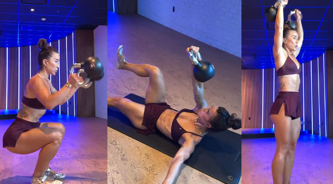 Atleta realizando um swing dinâmico com kettlebell de ferro em um ambiente de academia com iluminação focada