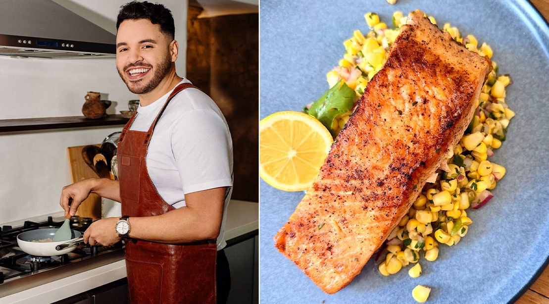 Salmão grelhado crocante ao lado de uma colorida salsa de milho, limão e coentro, com halteres e garrafa d’água ao fundo